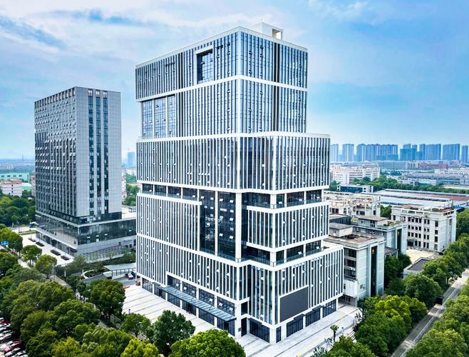 刘鹏,公司经营范围包括:制造,加工:光电产品,